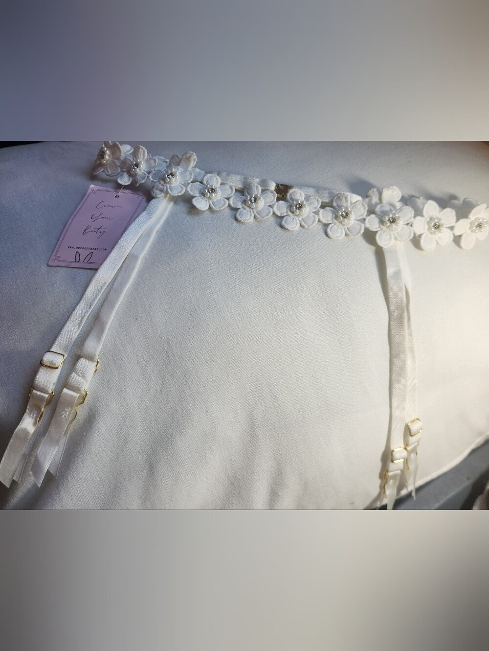 Empress Of Mimi-crown your booty. Detailed White Floral Garter Belt W/gold H.W.